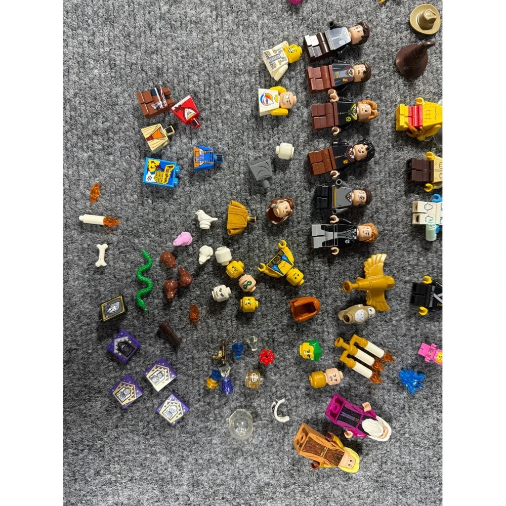 Lego Minifigure and Accessories Lot